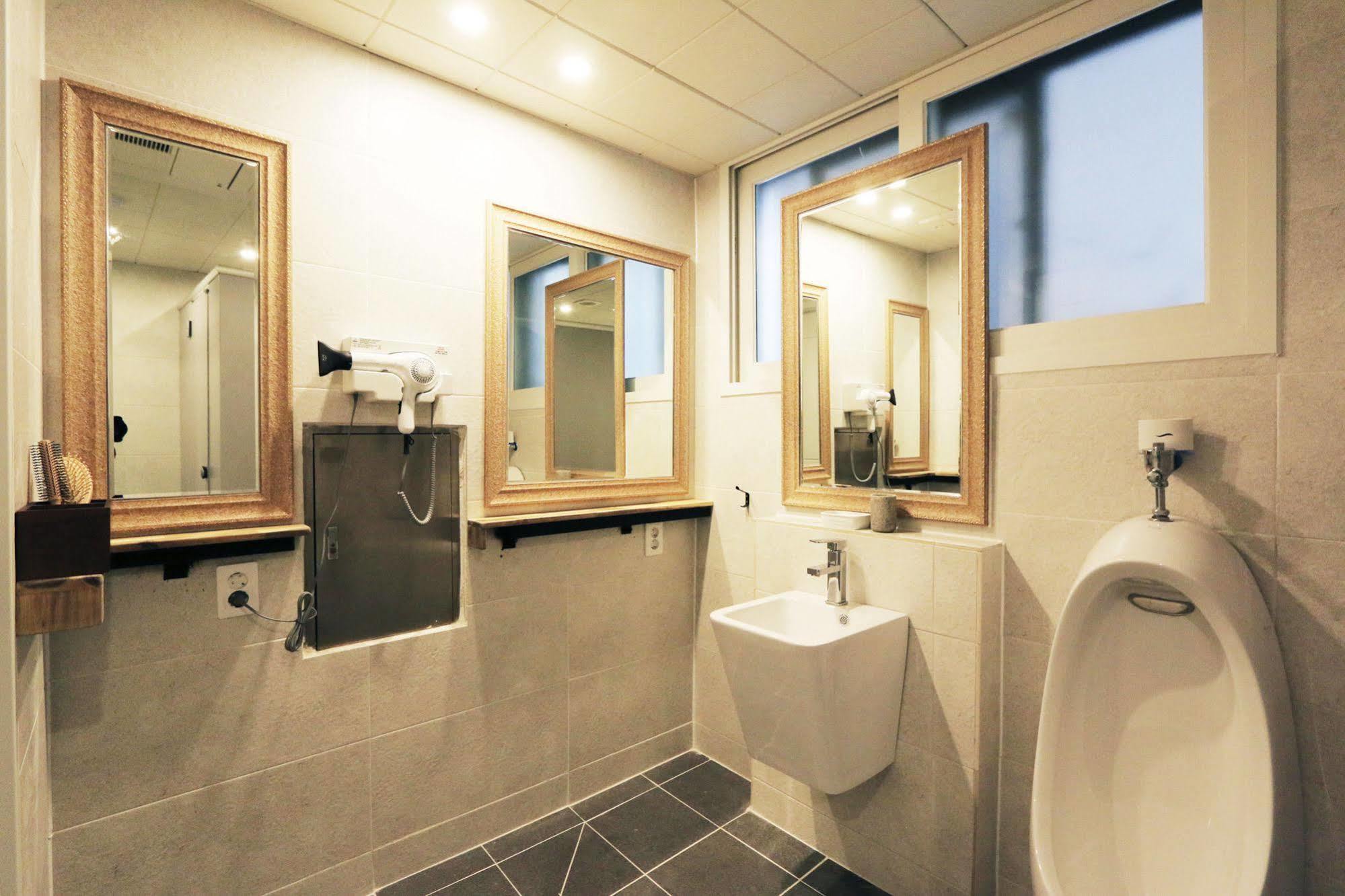 Blueboat Hostel Jeonju Ngoại thất bức ảnh